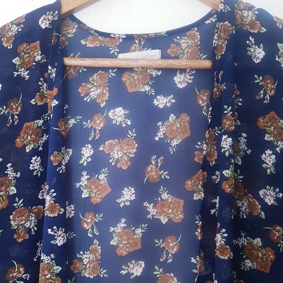 RACHEL & CHLOE Blue Floral Sheer Short Sleeve Kimono - Picture 2 of 7